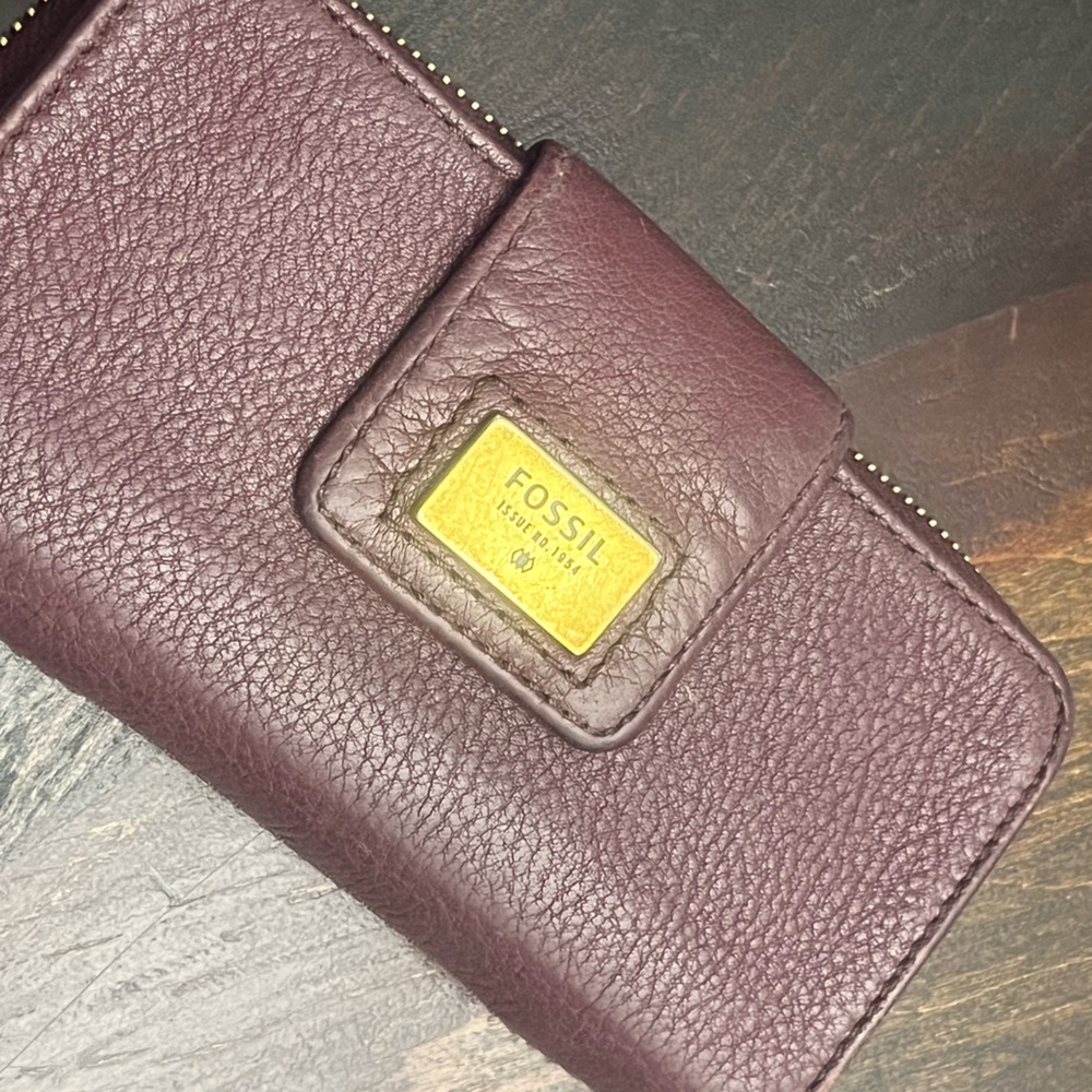 Fossil Wallet.  Plum color.